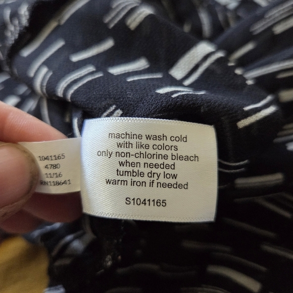 ⭐️Lane Bryant Black and White Blouse Size 18/20 - Picture 4 of 5